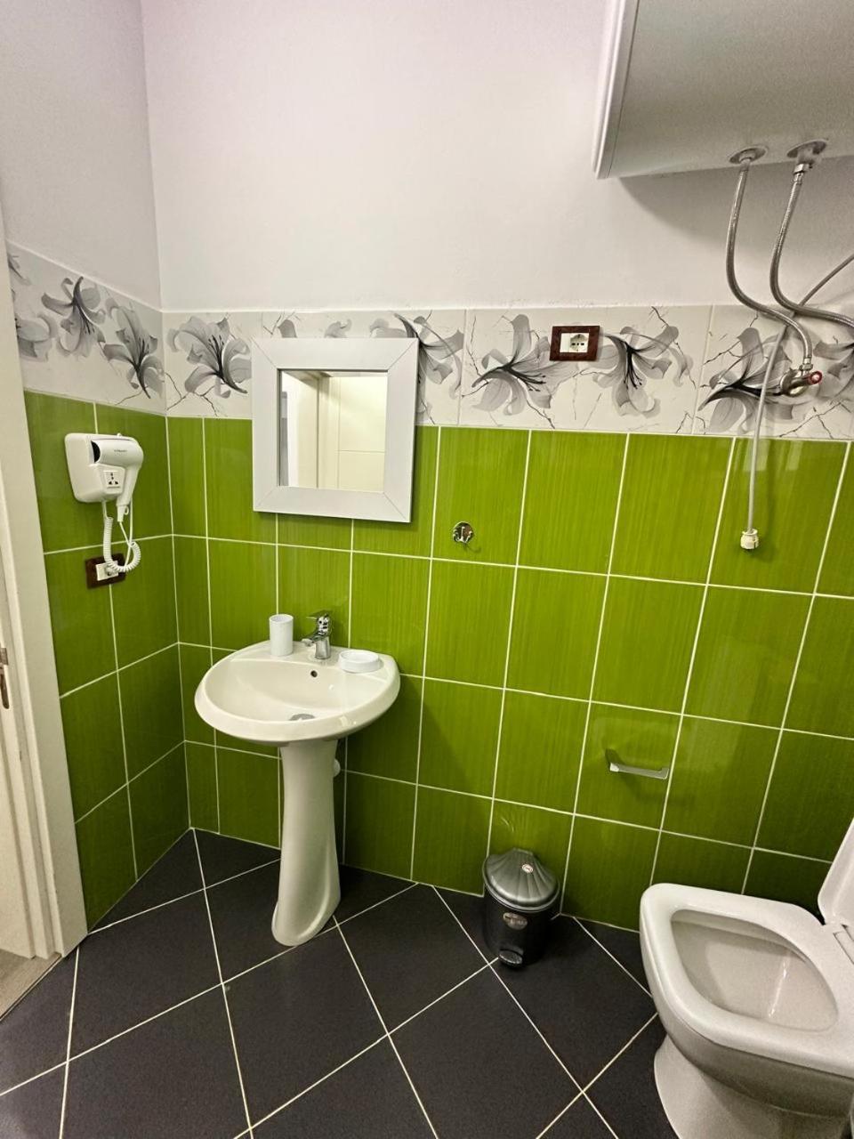 Hostel Leon Berat Eksteriør billede